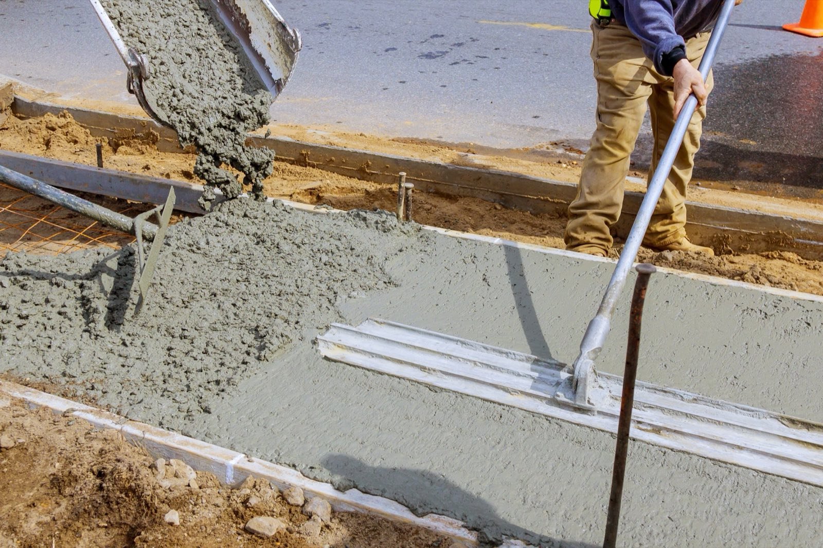 Concrete pavement placement under exposed curing conditions