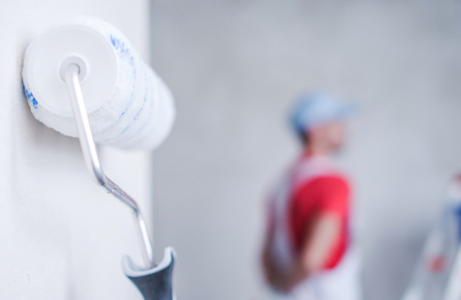 Coating film leveling and anti-sag behavior during wall application