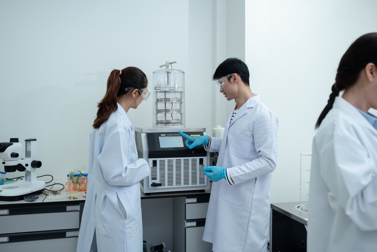 Technical discussion around application performance and material evaluation