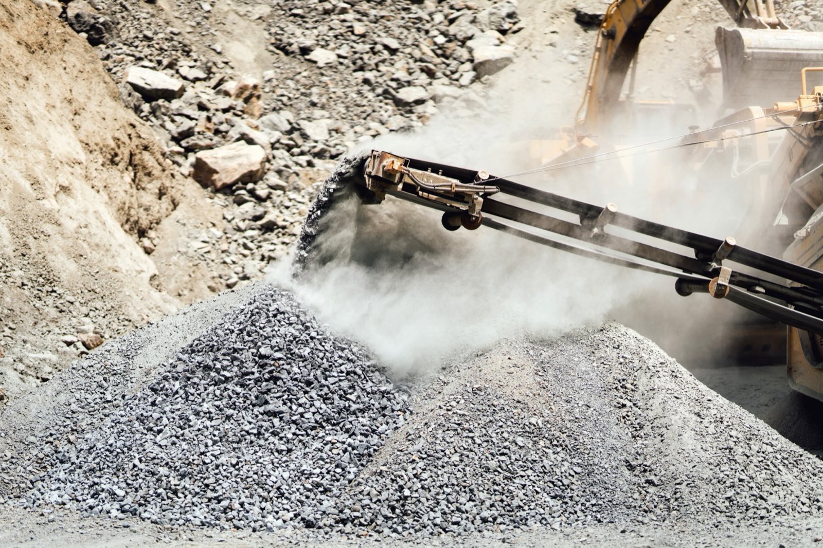 Industrial powder mixer ensuring dry blend homogeneity