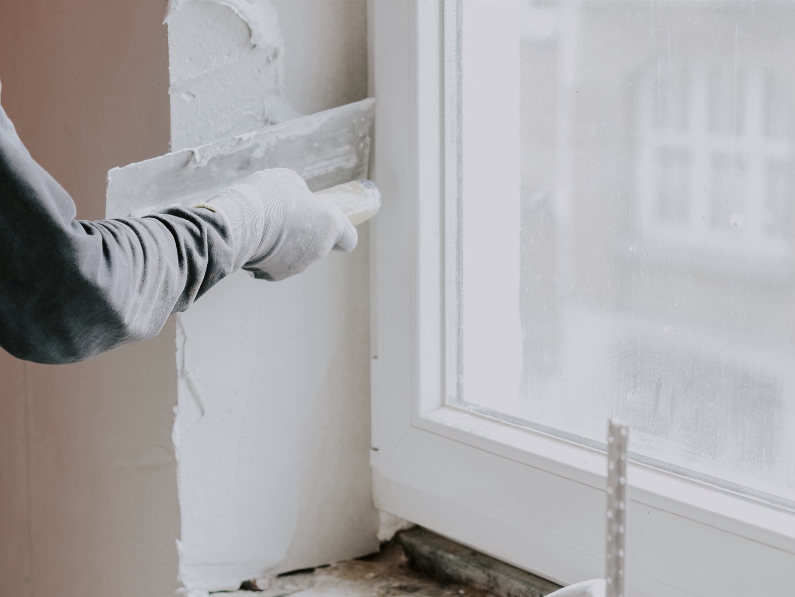 Gypsum plaster formulation and surface finish evaluation