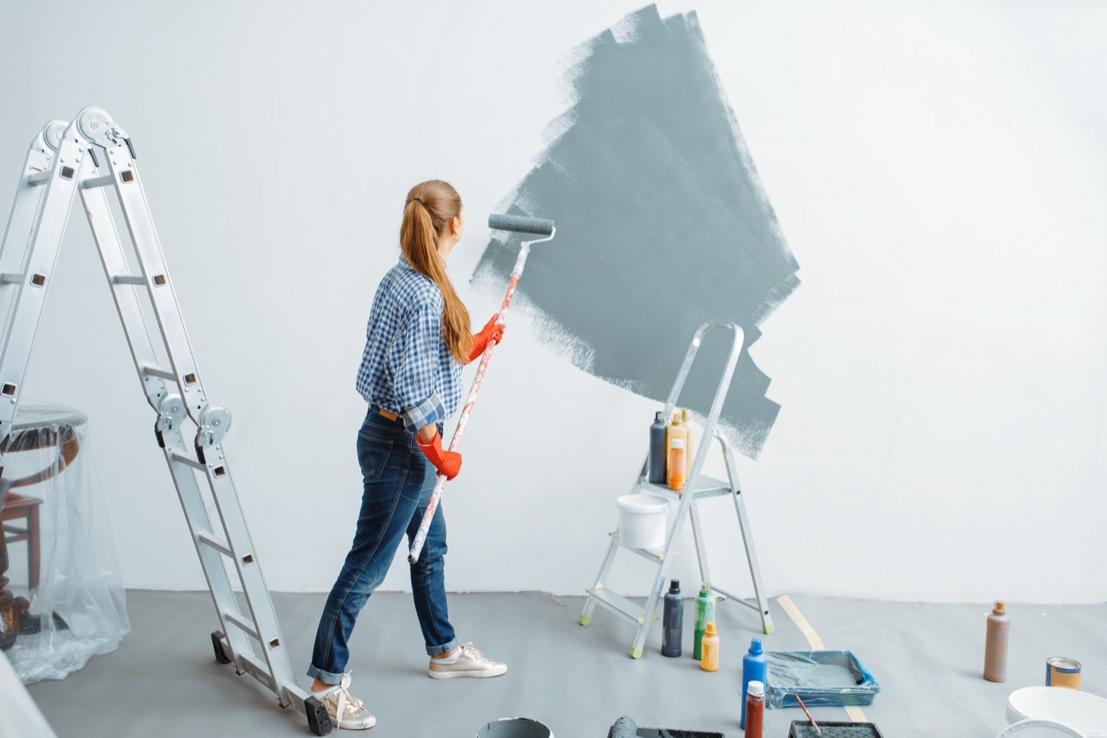 Matte interior wall paint formulating for scrub resistance and stain release