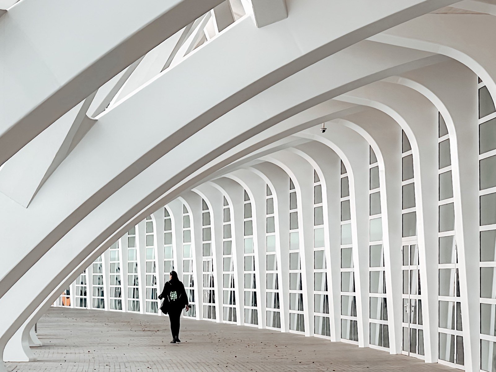Water based coating application smooth surface without pinholes